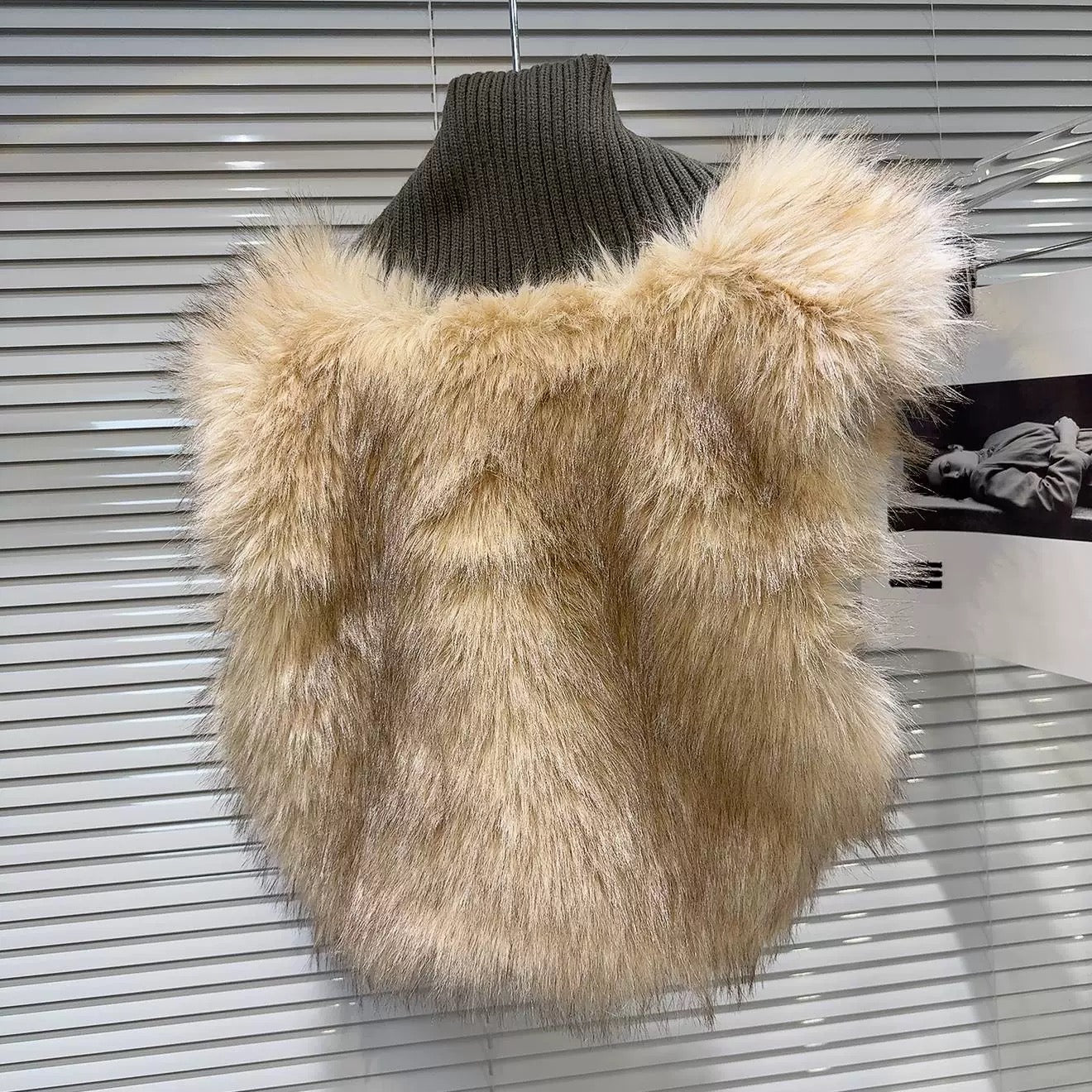 VE21 Eco Faux Fur Knit Vest ¨C Street Style Winter Layer