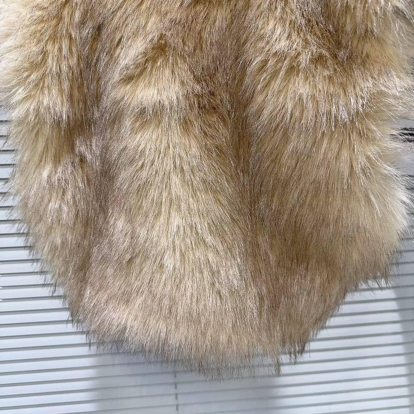 VE21 Eco Faux Fur Knit Vest ¨C Street Style Winter Layer