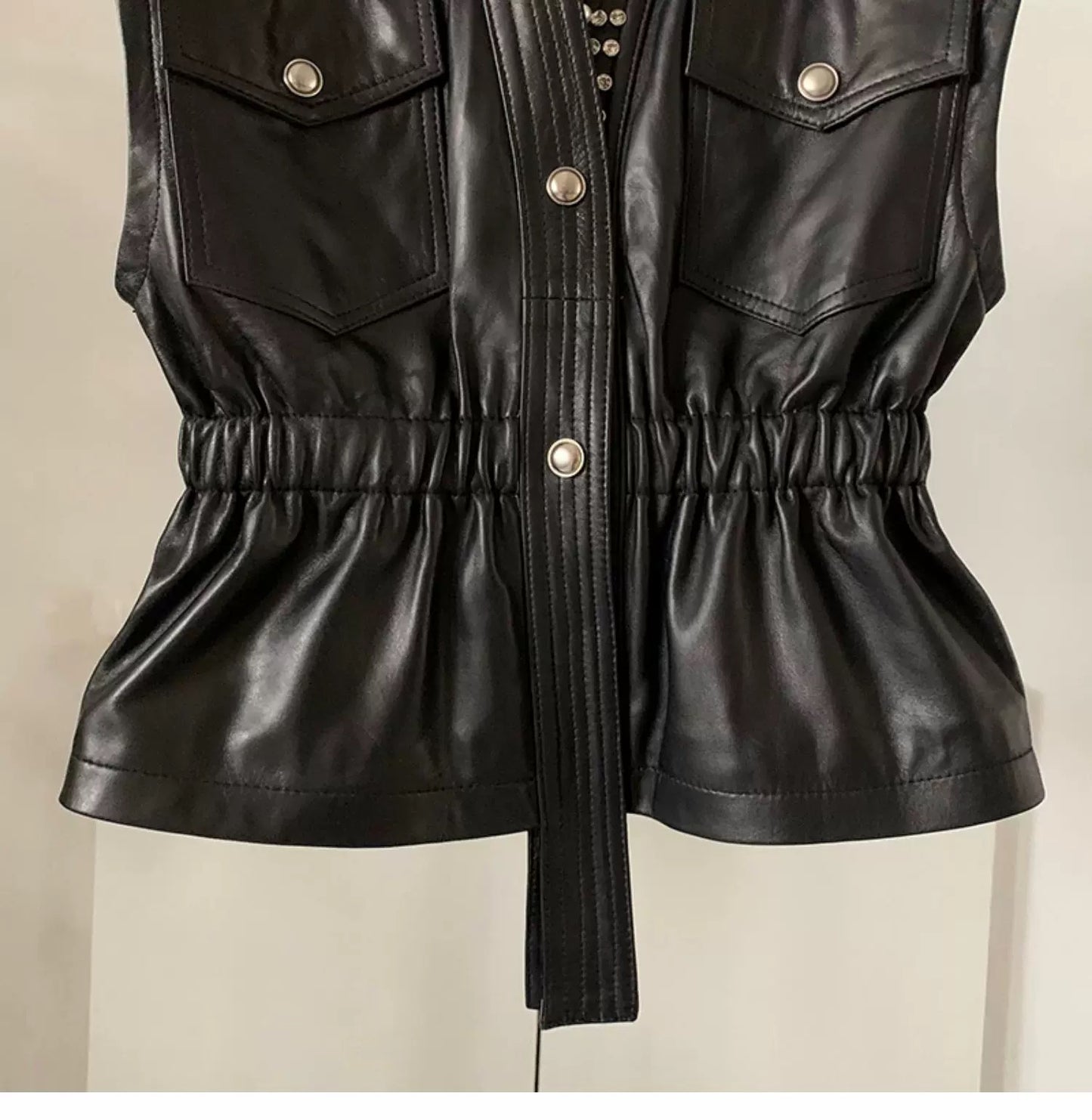 VE26L Pearl-Trimmed Lambskin Vest ¨C Sleeveless & Sculpted